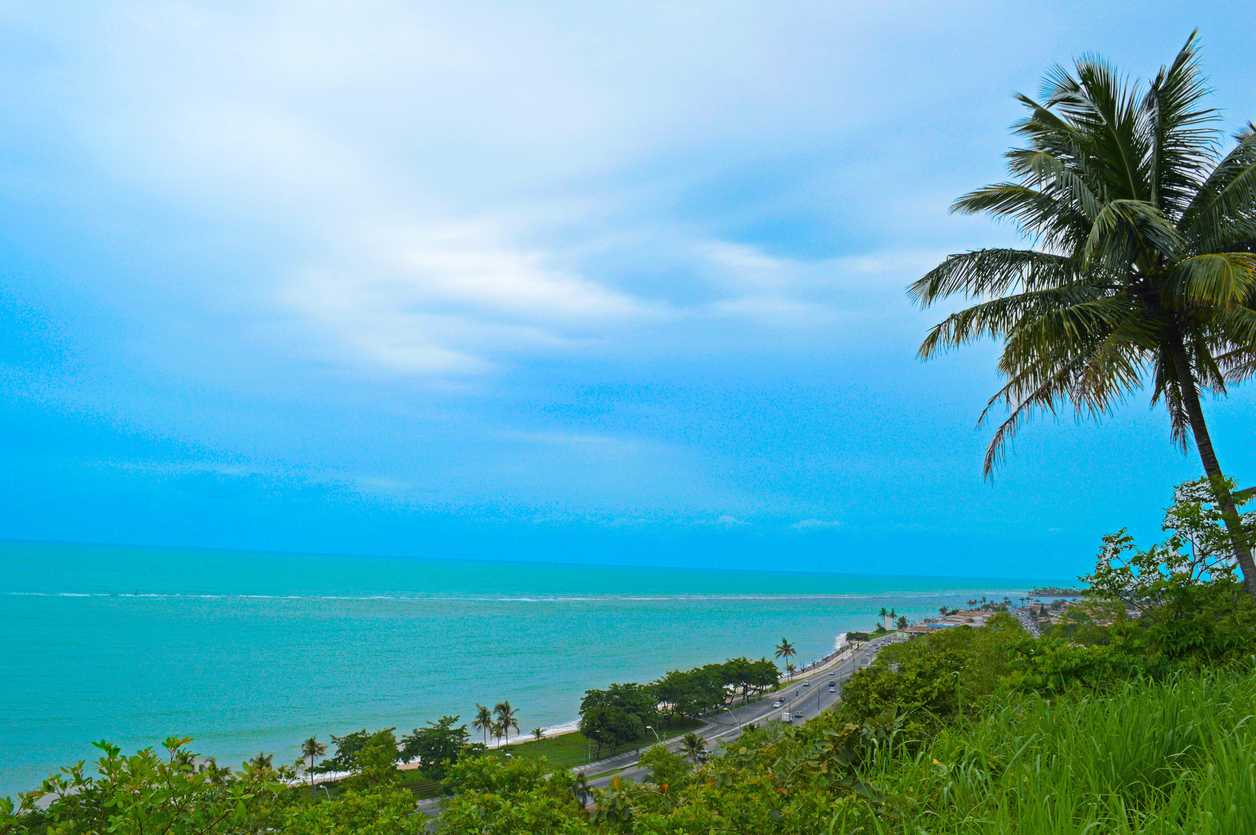 Conheça a Praia de Taperapuã em Porto Seguro